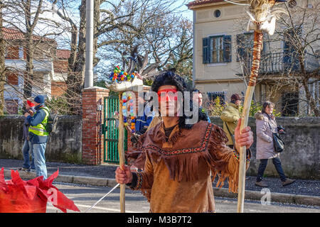 OPICINA, TRIESTE, Italie - février 10, 2018 : les participants non identifiés dans le défilé du carnaval Kraski Pust ou Carnevale Carsico. Le Carnaval Carsico Kraski Edition 51 le 10 février 2018 à Opicina. Ses plus anciens carnival sur le karst. Banque D'Images