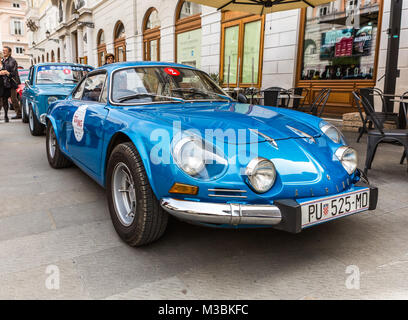 TRIESTE, Italie - 3 avril : Photo d'une Renault Alpine Berlinette 1300 sur le lieu historique Opicina Trieste. Le 3 avril 2016. Trieste est historique Opicina regula Banque D'Images