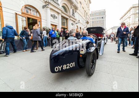 TRIESTE, Italie - 3 avril : Photo d'un vintage classic cars sur l'historique Opicina Trieste. Le 3 avril 2016. Trieste est la régularité historique Opicina exécuter f Banque D'Images