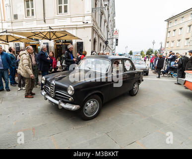 TRIESTE, ITALIE - AVRIL 3: Photo d'un Alfa Romeo Giulietta Premier modèle sur l'Opicina historique de Trieste. 3 AVRIL 2016. Trieste Opicina Historique Banque D'Images