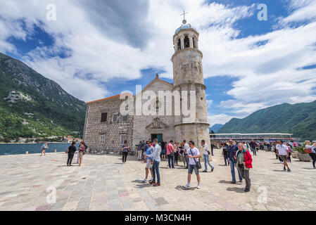 Our Lady of the Rocks Island, l'un des deux îlots de la côte de la ville de Perast dans la baie de Kotor, Monténégro Banque D'Images