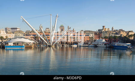 Gênes, Italie - 23 décembre 2017 : Panorama de 'Porto Antico' Vieux Port avec célèbre de la mer vue de Bigo Banque D'Images