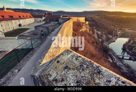 Chemin de ronde de la Citadelle de Besançon, une forteresse du xviième siècle conçu par Vauban pour Louis XIV. UNESCO World Heritage Site. Besançon. Le Doubs. Bourgo Banque D'Images