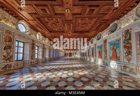 INNSBRUCK, Autriche - 27 janvier : (NOTE DU RÉDACTEUR : Cette image HDR a été numériquement comme composite.) La salle de l'espagnol (en allemand : Spanischer Saal) est considéré à l'château d'Ambras (en allemand : Scloß) d'Ambras, le 27 janvier 2018 à Innsbruck, en Autriche. Banque D'Images