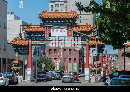 Portland, Oregon - 24 juillet. 2010 : Le Chinatown Gateway sculpture est à l'entrée de la vieille ville et du quartier de Chinatown a été construit à Taiwan un Banque D'Images