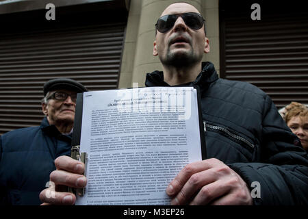 Sergei Udaltsov (C) envoie une lettre de la « Marche sociale » à l'administration présidentielle de Moscou, en Russie Banque D'Images