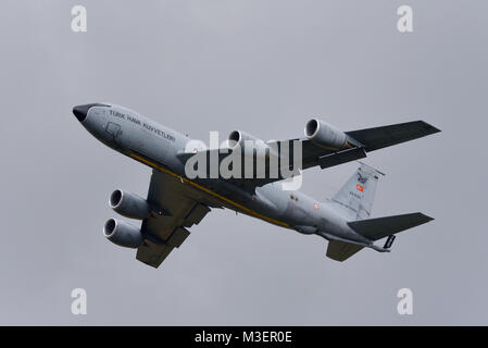 Avion-citerne KC-135 de l'armée de l'air turque au départ de la RAF Fairford. Opéré par le 101e escadron, stationné à la base aérienne d'Incirlik Banque D'Images