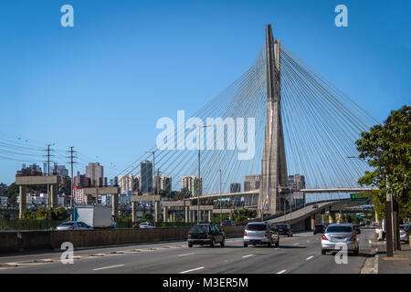 Pont Octavio Frias ou Ponte Estaiada - São Paulo, Brésil Banque D'Images