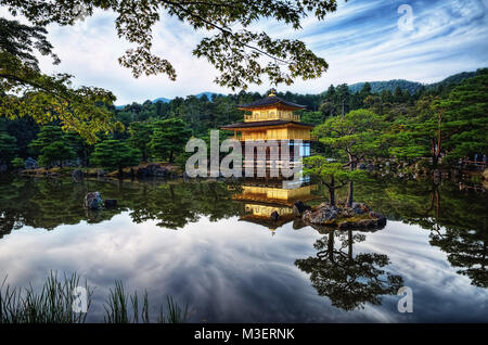 Temple Kinkakuji du pavillon d'or Japon Kyoto prises en 2015 Banque D'Images