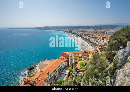 France, Alpes-Maritime, département de la Côte d'Azur, Nice, Pointe de Rauba-Capeu, vue sur le Quai Rauba Capeu cadran solaire et la belle plage de bord de C Banque D'Images