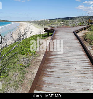 En Australie l'allée menant à la plage d'Hervey Bay Fraser Island comme paradise concept et vous détendre Banque D'Images