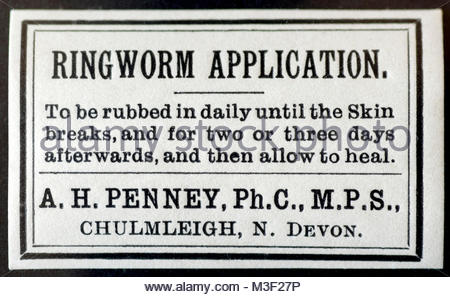 Les étiquettes de chimiste Vintage flacons de médicaments début des années 1900 - La teigne Application Banque D'Images