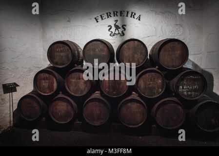 Fûts de Porto Tawny reserva à Ferreira Caves à Vila Nova de Gaia ville du Portugal Banque D'Images