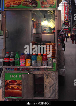 New York , New York, USA. 1 février, 2018. Street food vendor panier à Times Square à Midtown Manhattan, NY Banque D'Images