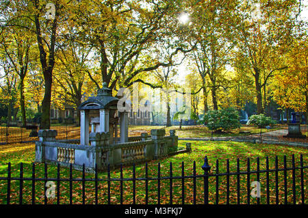 St Pancras Old Church Gardens - Sir John Soane tombe familiale Banque D'Images