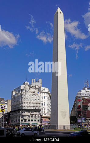 Obélisque de Buenos Aires sur l'Avenue 9 Juillet. Banque D'Images