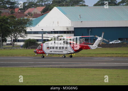 G-MCGG, un hélicoptère Sikorsky S-92A exploité par Bristow Helicopters au nom de HM Coastguard, départ de l'aéroport de Prestwick en Ayrshire. Banque D'Images