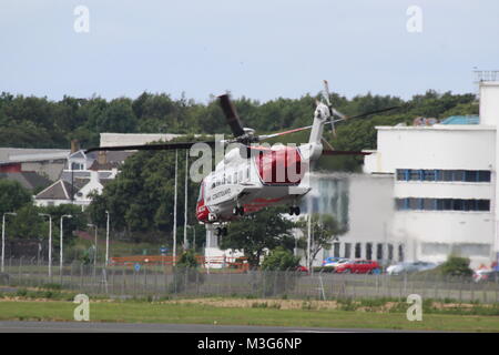 G-MCGG, un hélicoptère Sikorsky S-92A exploité par Bristow Helicopters au nom de HM Coastguard, départ de l'aéroport de Prestwick en Ayrshire. Banque D'Images