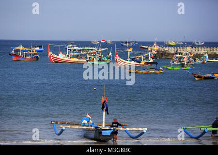 Bateaux de pêche sur la plage de Jimbaran.village Jimbaran.Au Sud de Kuta. Badung regency.L'Indonésie Banque D'Images