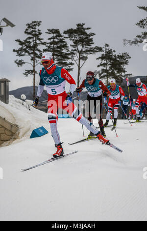 11 février 2018 : Hans Christer Holund de Norvège et de Suisse Dario Cologna au Men's 15km 15km Skiathlon aux jeux olympiques à l'Alpensia Pyeongchang, stade de cross-country, la Corée du Sud. Ulrik Pedersen/CSM Banque D'Images