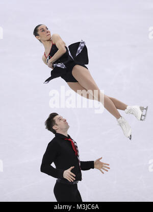 Pyeongchang, Corée du Sud. Feb 11, 2018. Valentina Marchei (haut) et Ondrej Hotarek de l'Italie en compétition au cours de la paire skating patinage libre du patinage artistique à l'épreuve par équipe aux Jeux Olympiques d'hiver de PyeongChang 2018, à Gangneung Ice Arena, de Corée du Sud, le 11 février, 2018. Credit : Han Yan/Xinhua/Alamy Live News Banque D'Images