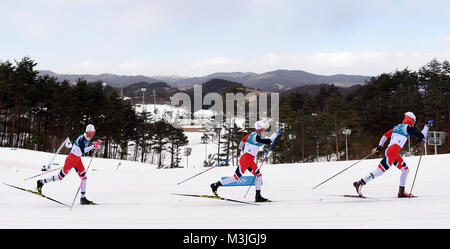 Pyeongchang, Corée du Sud. Feb 11, 2018. Johannes Kläbo (L-R), Martin Johnsrud Sundby et Hans Christer Holund de Norvège sur la voie à Pyeongchang, Corée du Sud, 11 février 2018. Credit : Hendrik Schmidt/dpa-Zentralbild/dpa/Alamy Live News Banque D'Images
