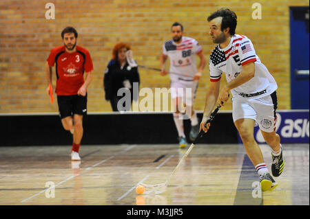 Toronto, Canada. Feb 11, 2018. Lanzlinger Fabian en action au cours de l'USA vs Canada Équipe nationale de floorball de match qualificatif du Championnat du Monde de l'Amérique du Nord à l'Université Ryerson - Gymnase Hall Kerr (Score : 4-5 Le Canada à gagner) Credit : Anatoliy Cherkasov/Alamy Live News Banque D'Images