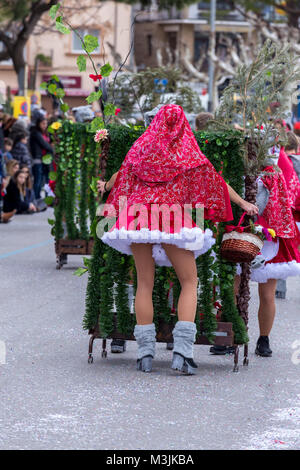 Palamos, Espagne. Feb 11, 2018. Défilé traditionnel dans une petite ville de Palamos, en Catalogne, en Espagne . Crédit : Arpad Radoczy/Alamy Live News Banque D'Images