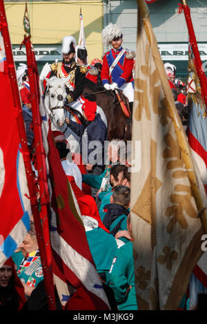 Ivrea, Italie. 11 février 2018. Ivrea Carnaval historique procession Crédit : Marco Destefanis/Alamy Live News Banque D'Images