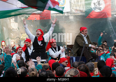 Ivrea, Italie. 11 février 2018. Ivrea Carnaval historique procession Crédit : Marco Destefanis/Alamy Live News Banque D'Images