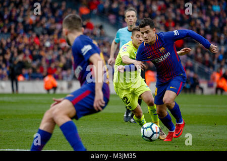 Barcelone, Espagne. Feb 11, 2018. Barcelone, Philippe Coutinho (1e R) est en compétition au cours d'un match de football ligue espagnol entre Barcelone et Getafe en Espagne, à Barcelone, le 11 février 2018. Le match s'est terminé 0-0. Credit : Joan Gosa/Xinhua/Alamy Live News Banque D'Images