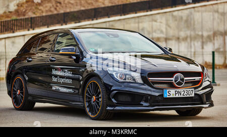 Kiev, Ukraine - le 10 octobre 2015 : Mercedes Benz star l'expérience. La série de tests de conduite Banque D'Images