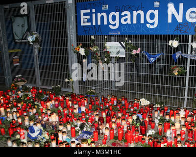 Mahnwache für den verstorbenen FCM-Fan Hannes S. vor der MDCC-Arena am 12.10.2016 Banque D'Images