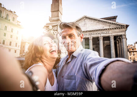 Couple de touristes en vacances à Rome Banque D'Images