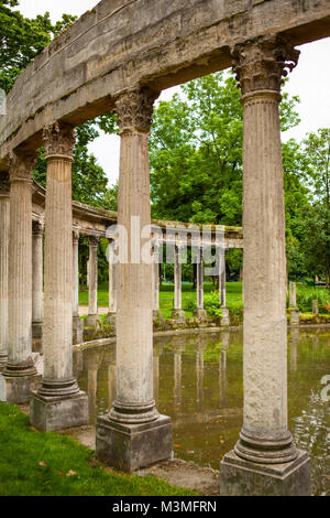 Parc Monceau, colonnes de la ville de Paris en France Banque D'Images