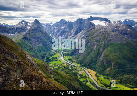 Romsdalseggen Ridge Norvège prises en 2017 Banque D'Images