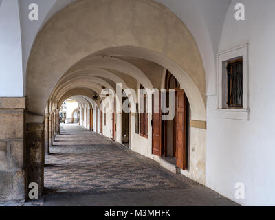 Arcade sur la rue Loretanska, Prague, République Tchèque Banque D'Images