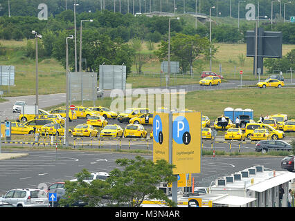 Parking, Ferenc Listz, l'aéroport international de Budapest, Hongrie Banque D'Images