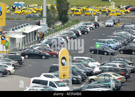 Parking, Ferenc Listz, l'aéroport international de Budapest, Hongrie Banque D'Images