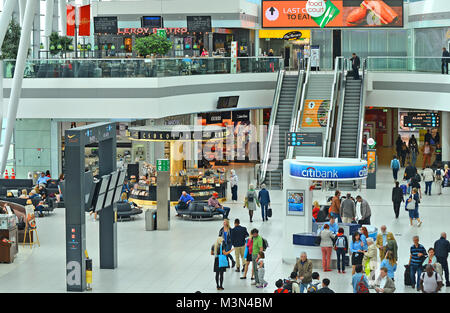 Intérieur de l'aéroport international Ferenc Listz, Budapest, Hongrie Banque D'Images