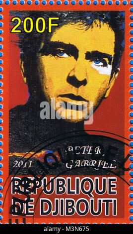 DJIBOUTI - circa 2011 : un timbre-poste imprimé dans la République de Djibouti montrant Peter Brian Gabriel, vers 2011 Banque D'Images