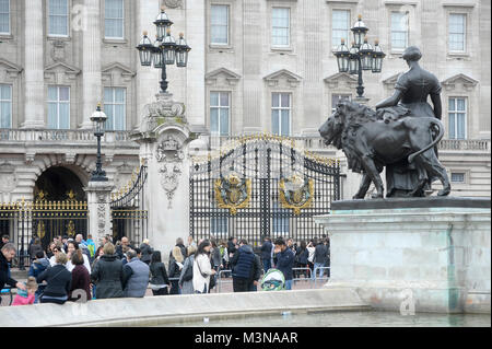 Le palais de Buckingham à Londres, Angleterre, Royaume-Uni. 5 avril 2015 © Wojciech Strozyk / Alamy Stock Photo Banque D'Images