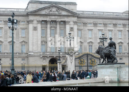 Le palais de Buckingham à Londres, Angleterre, Royaume-Uni. 5 avril 2015 © Wojciech Strozyk / Alamy Stock Photo Banque D'Images