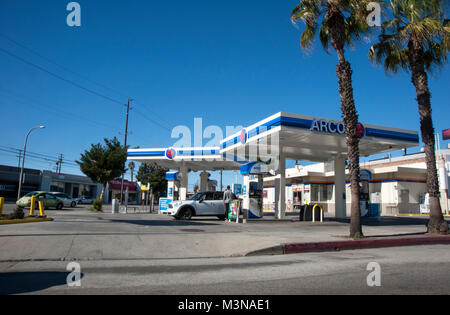 ARCO station service à Los Angeles, CA Banque D'Images