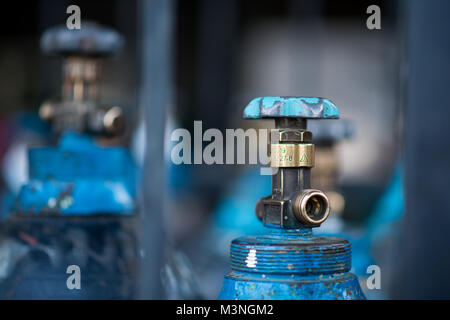 Vanne de gaz d'azote dans le système de stockage. Banque D'Images