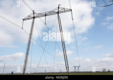 Postes d'électricité dans Raskaets, Moldova Banque D'Images