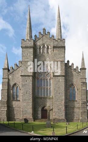 En bas de la cathédrale, une église historique de l'Irlande à la cathédrale de Downpatrick, comté de Down, Irlande du Nord. Banque D'Images