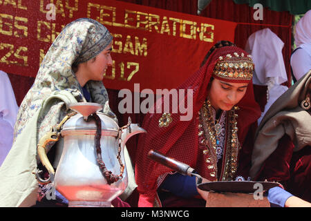 Les femmes cachemiries célébrant Chandigam, Cachemire, Inde, Asie Banque D'Images