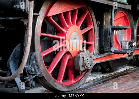 Vieille roue de locomotive à vapeur - gros plan de la technologie des transports - vieux Banque D'Images