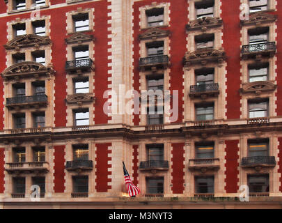 Extérieur d'un immeuble d'appartements haut de gamme à New York City Banque D'Images